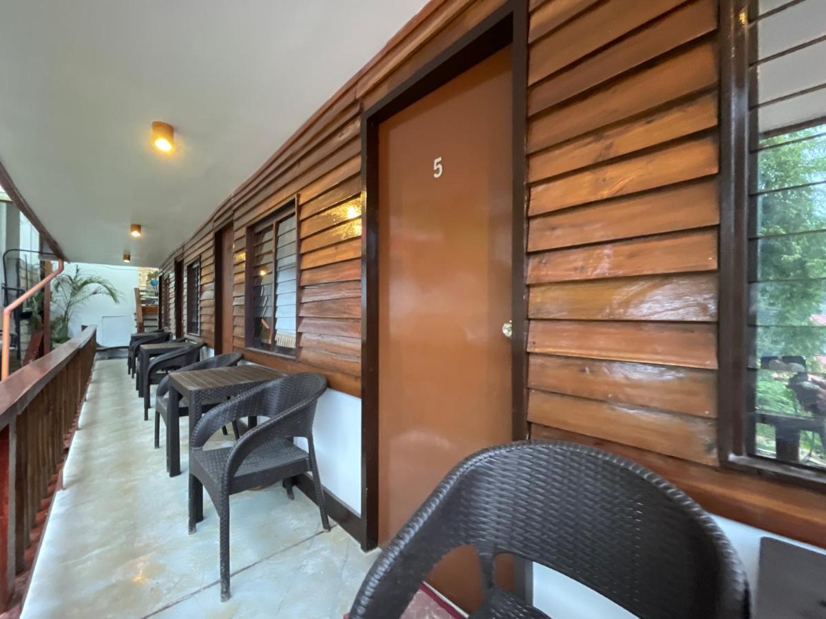 Julz El Nido Inn By Cocotel ภายนอก รูปภาพ